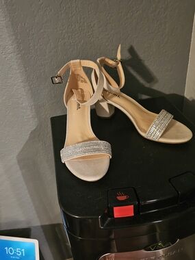 Source Unknown Beige Block Heel Sandals with Crystal Strap